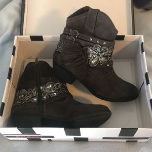 Like New - Not Rated boots